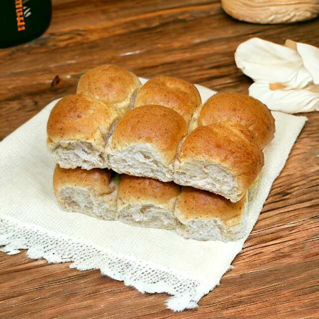 Wheat Dinner Rolls