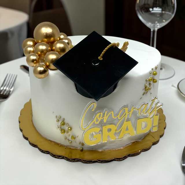 Golden Congrats Grad! Graduation Cake