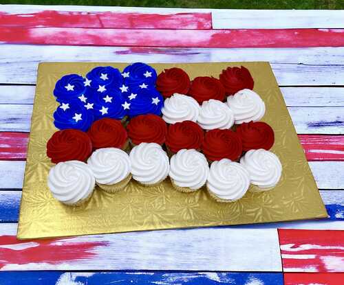 Stars & Stripes Flag Cupcakes - (24 Cupcakes)
