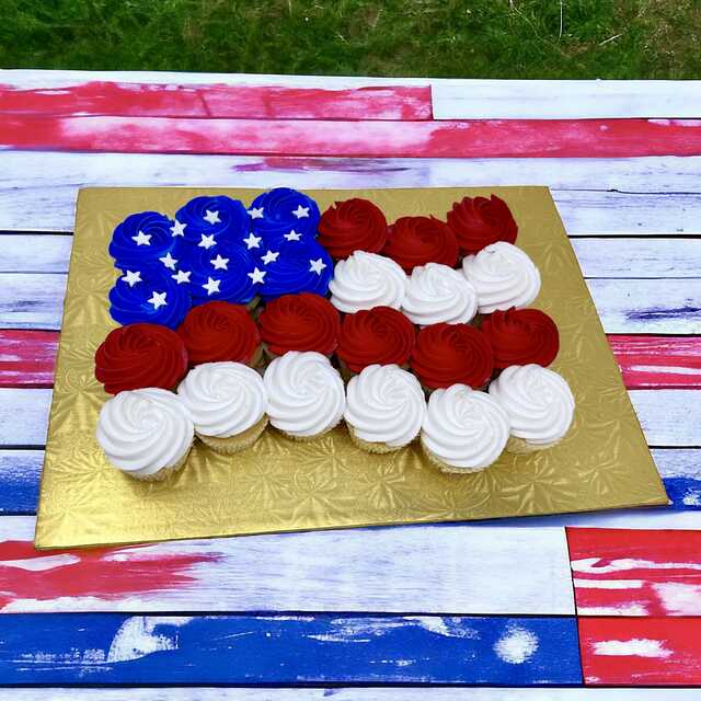 Stars & Stripes Flag Cupcakes - (24 Cupcakes)