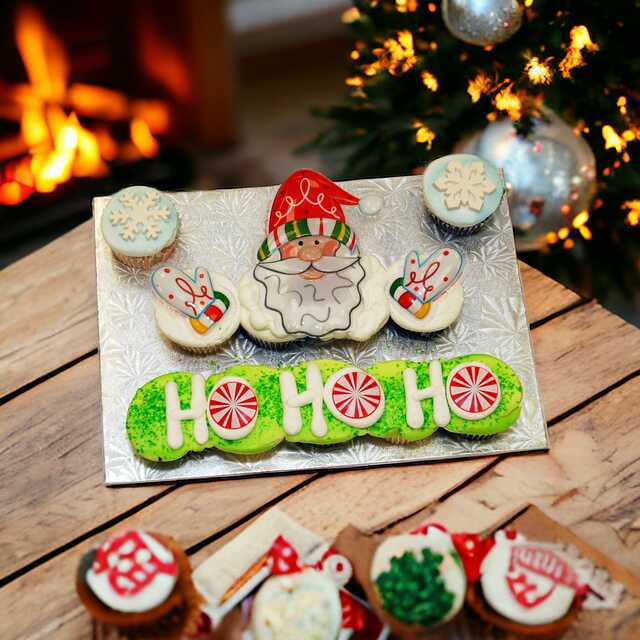 Ho Ho Ho! Cupcake Cake (Dozen Cupcakes)
