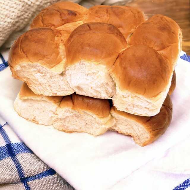 White Dinner Rolls