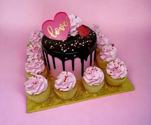 Valentine's Day "love" Cake with 12 Cupcakes