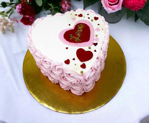 9" Double Layer Heart Cake with Rosettes