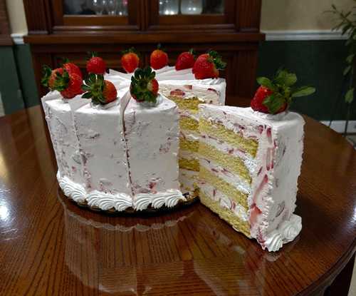 Famous Fresh Strawberry Cakes!