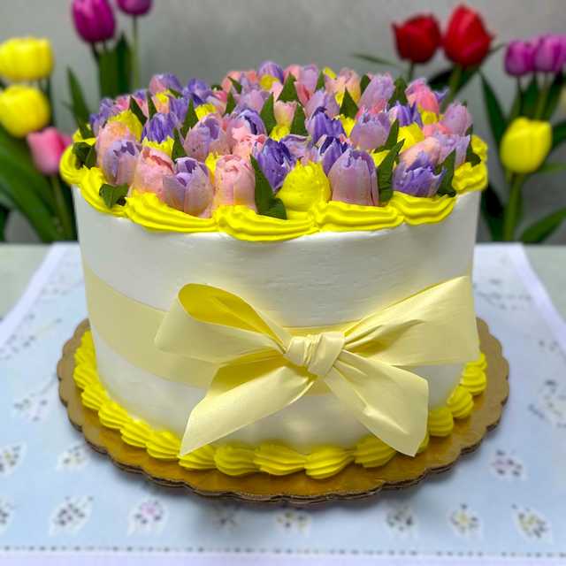 Spring Tulips Cake โ Elegant Floral Celebration Cake ๐ทโจ