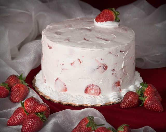 "No SUGAR" added Fresh Strawberry Cake