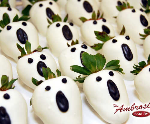 Ghostly Chocolate Dipped Strawbreries (8 Strawberries)