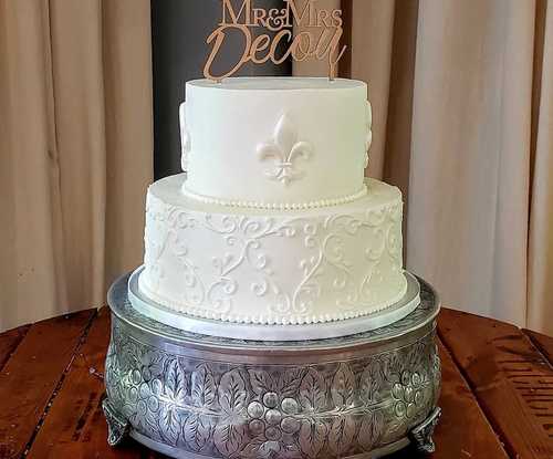 Small to Medium Wedding & Groom's Cakes