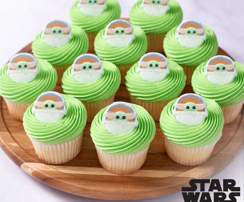 Star Wars™ The Mandalorian The Child Cupcake with Rings