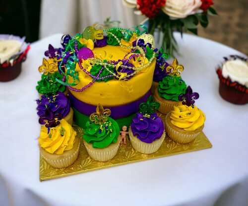 Mardi Gras Cake with 12 Cupcakes